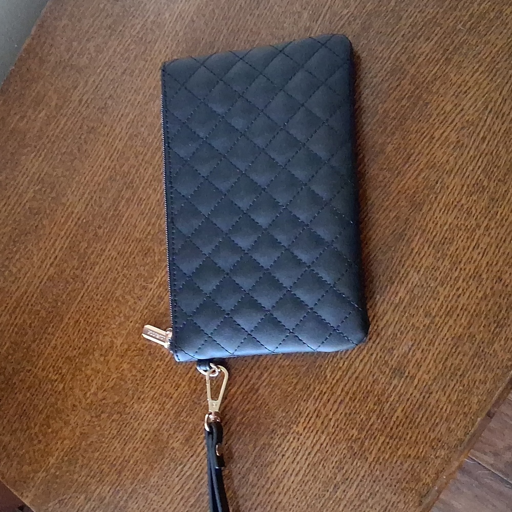 Lovevook Black and White Quilted Tote with Crossbody Strap - Picture 15 of 16